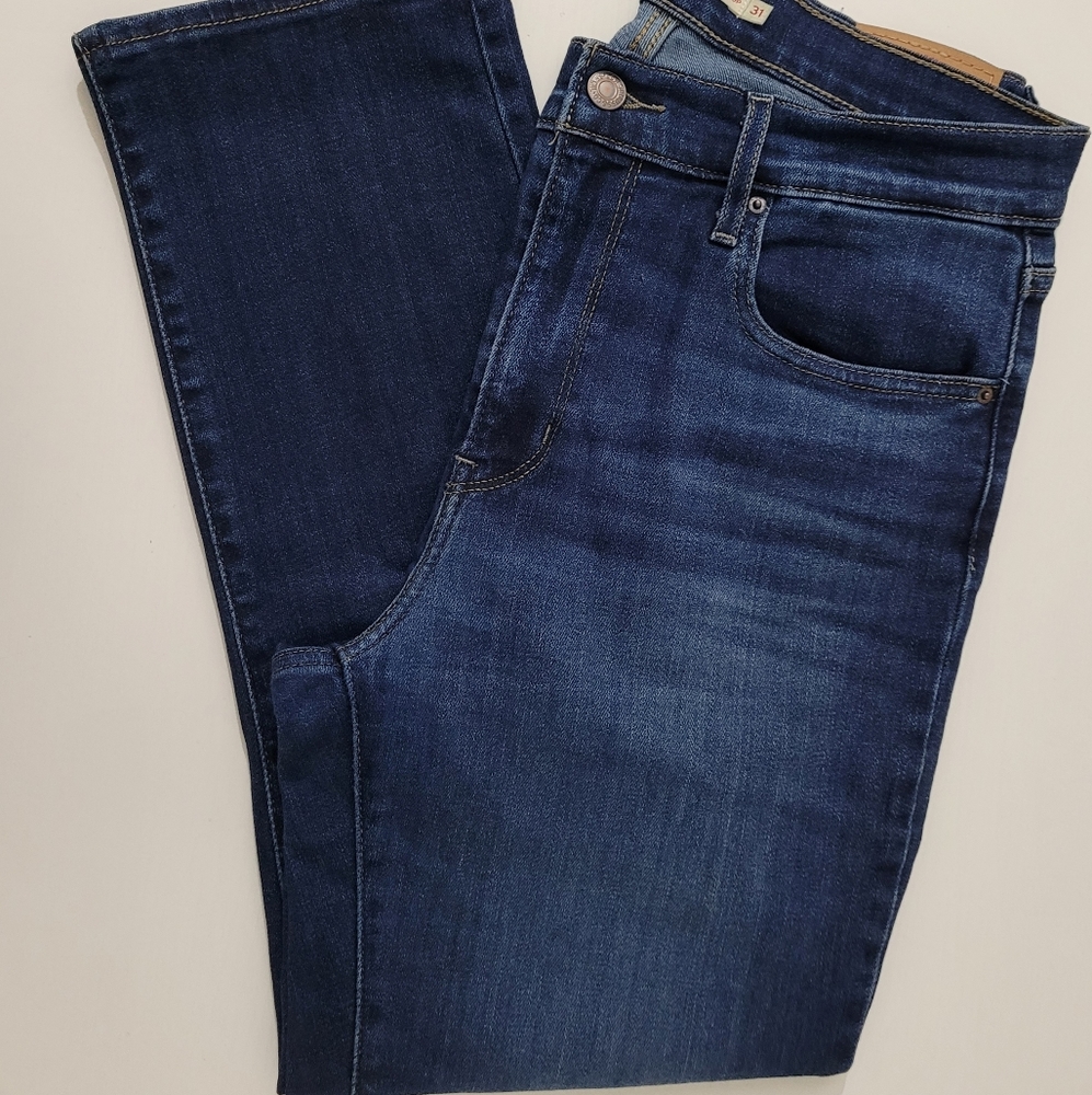 Levi's Women's Size 12 Dark Wash 724 High Rise Straight Cropped Jeans!